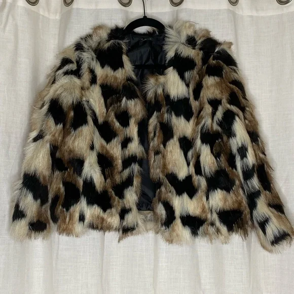 Stylish Faux Fur Jacket - Picture 1 of 3